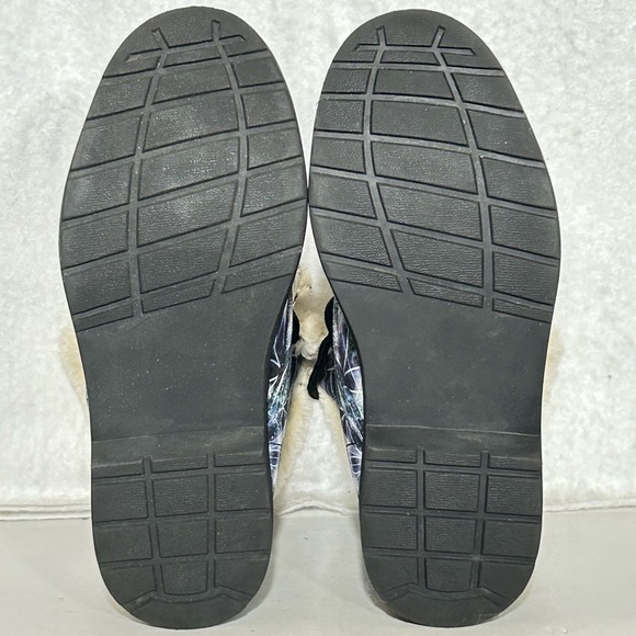 Yes We Vibe Girls Black/White Circle of Life Faux Fur Fall/Winter Boots SZ 3.5M - Picture 8 of 11